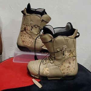 Burton Emerald Ski Or Snowboard Boots Women's Size 8